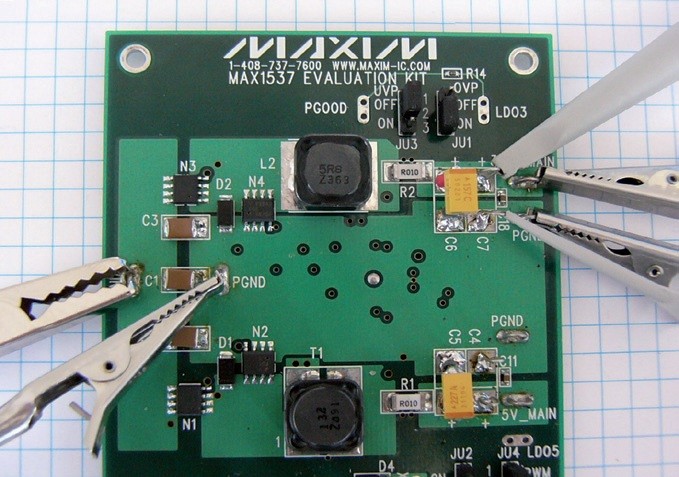Obr. 1 Vývojový kit MAX1537EV KIT